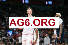 东契奇赛后向独行侠前队友布伦森竖起中指